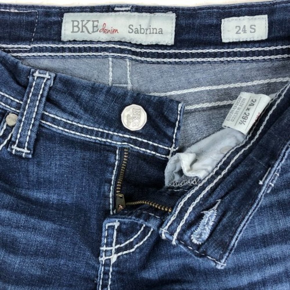 BKE Denim Sabrina Womens Cropped Capri Jeans Raw Hem Thick Stitch Size 27 - Picture 3 of 8